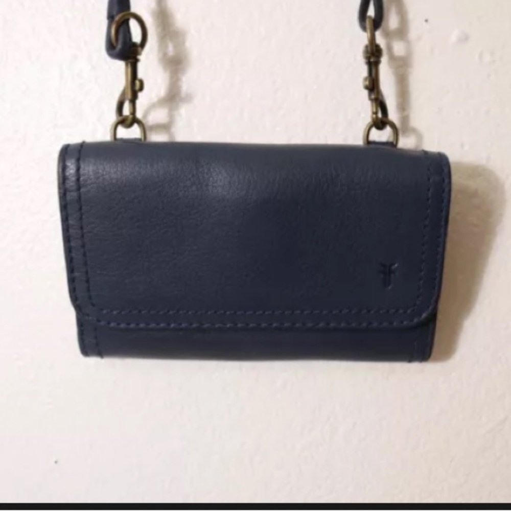 Nwt- Frye navy crossbody wallet lily MINT!